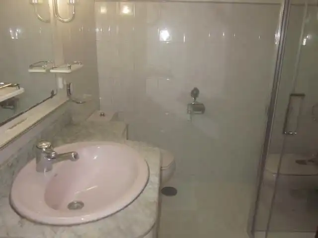 Baño de Piso de alquiler en Santiago de Compostela  con Calefacción y Amueblado