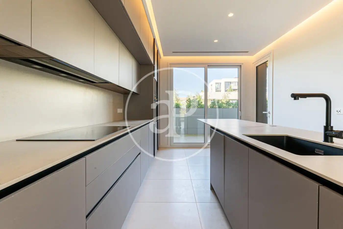 Kitchen of Flat for rent in Pozuelo de Alarcón  with Air Conditioner, Heating and Private garden