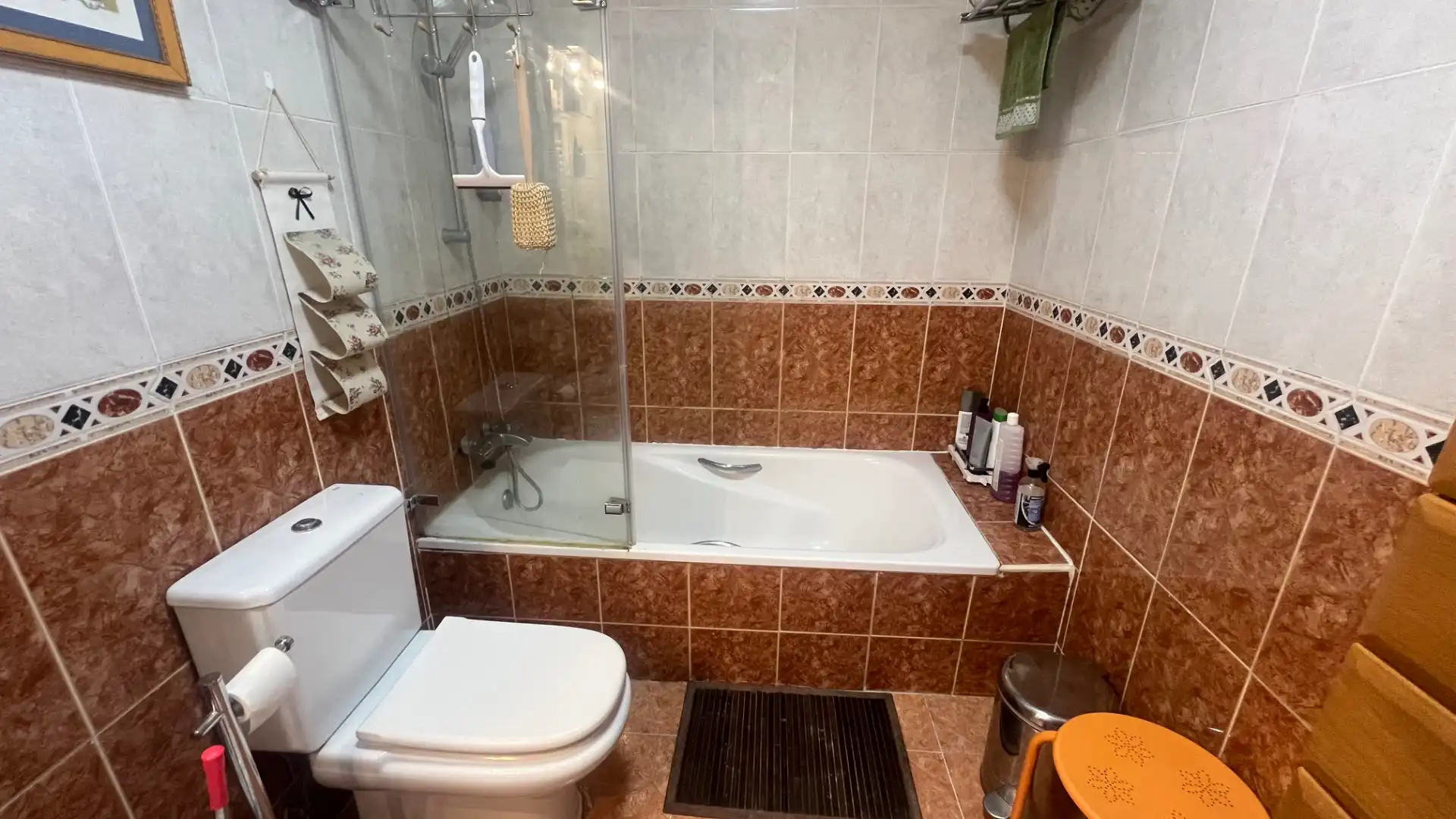 Badezimmer von Einfamilien-Reihenhaus zum Verkauf in Mojados mit Heizung und Parkett