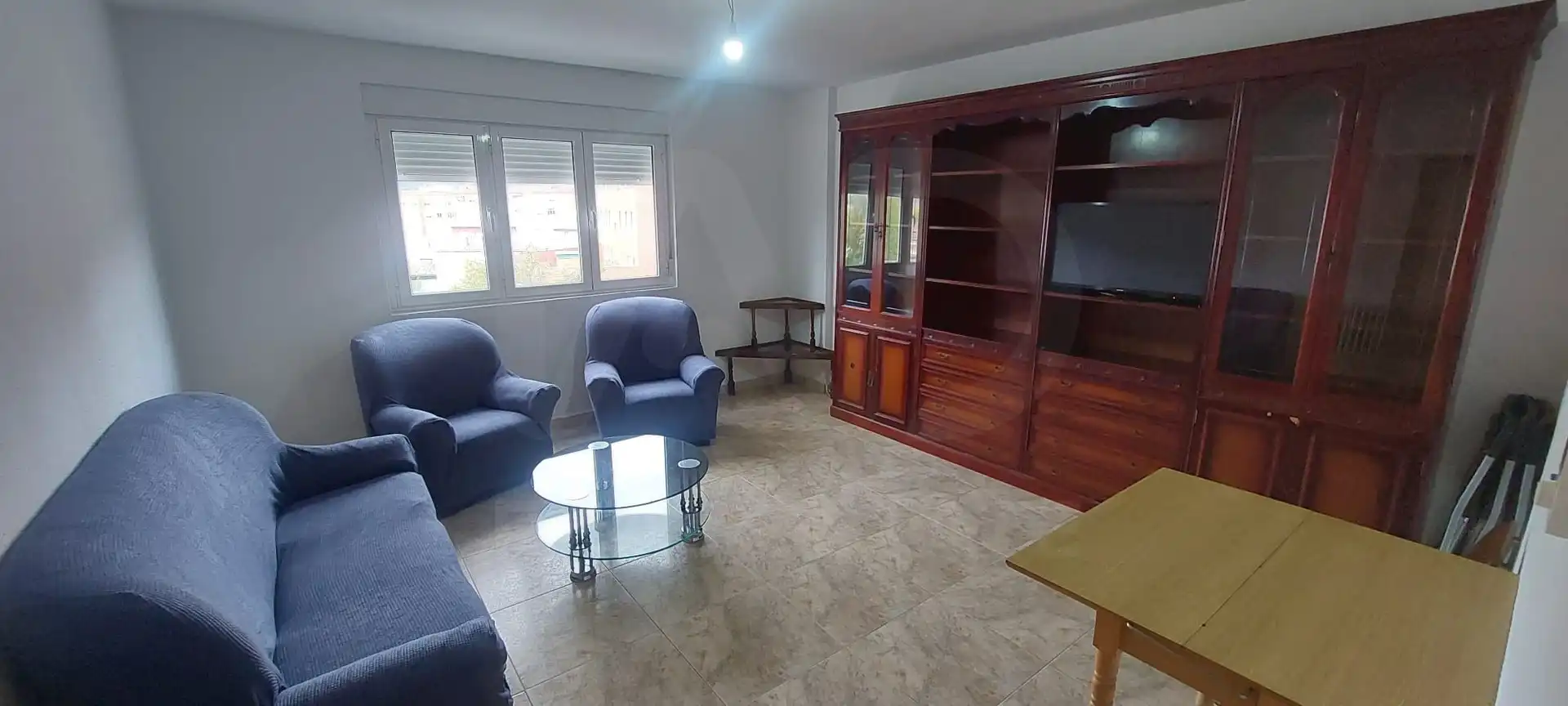 Sala d'estar de Pis de lloguer en La Robla  amb Terrassa