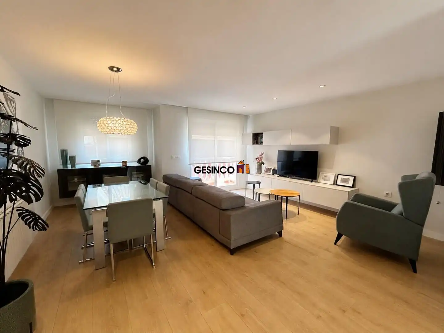 Sala de estar de Casa adosada en venta en Manuel con Aire acondicionado, Calefacción y Trastero