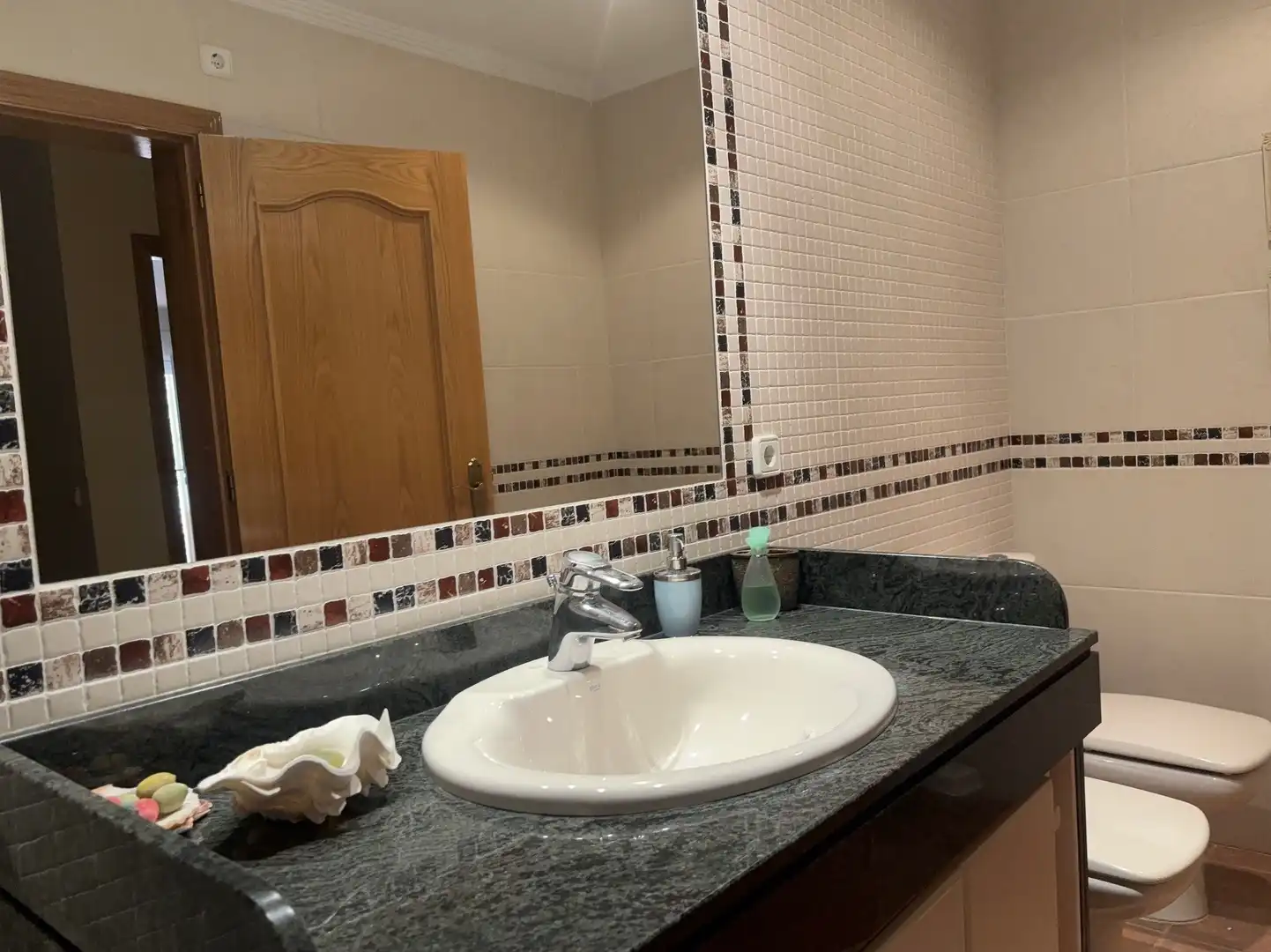 Badezimmer von Erdgeschoss zum Verkauf in La Manga del Mar Menor mit Klimaanlage, Privatgarten und Schwimmbad