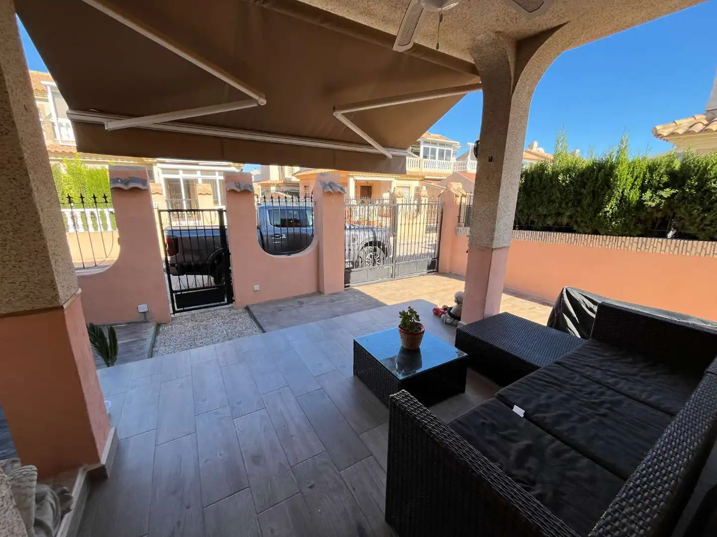 Terrassa de Casa adosada en venda en Orihuela amb Aire condicionat, Piscina i Moblat