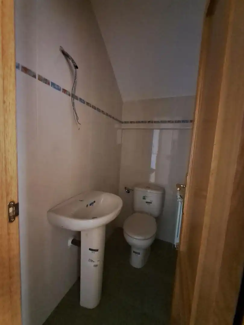 Bany de Casa adosada en venda en Casas de Juan Núñez amb Terrassa i Balcó