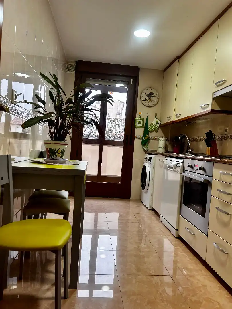 Cuina de Pis en venda en Ávila amb Calefacció, Parquet i Moblat