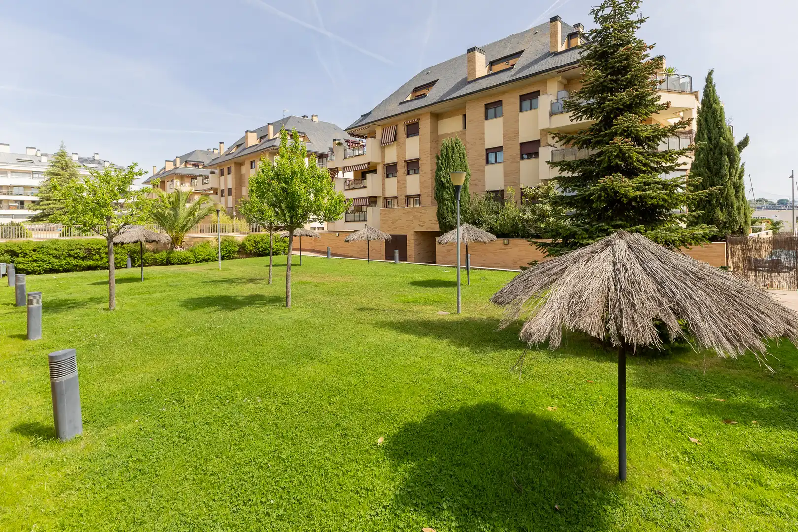 Vista exterior de Apartamento en venta en Boadilla del Monte con Aire acondicionado, Calefacción y Jardín privado