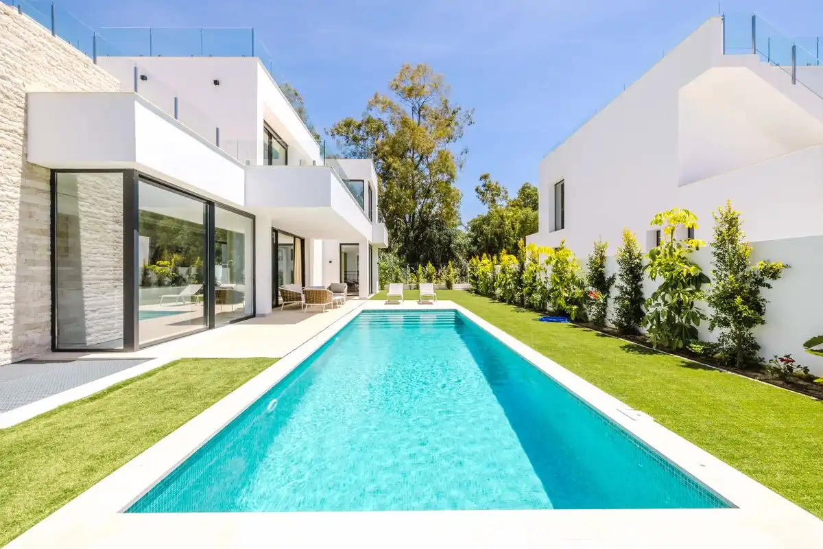 Casa amb piscina en venda a Urbanizacion Señorio De Cortes