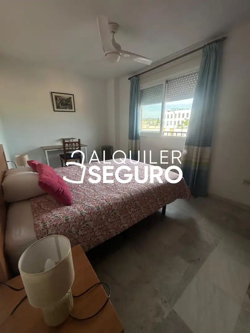 Bedroom of Flat for rent in Granada  with Air Conditioner and Furnished