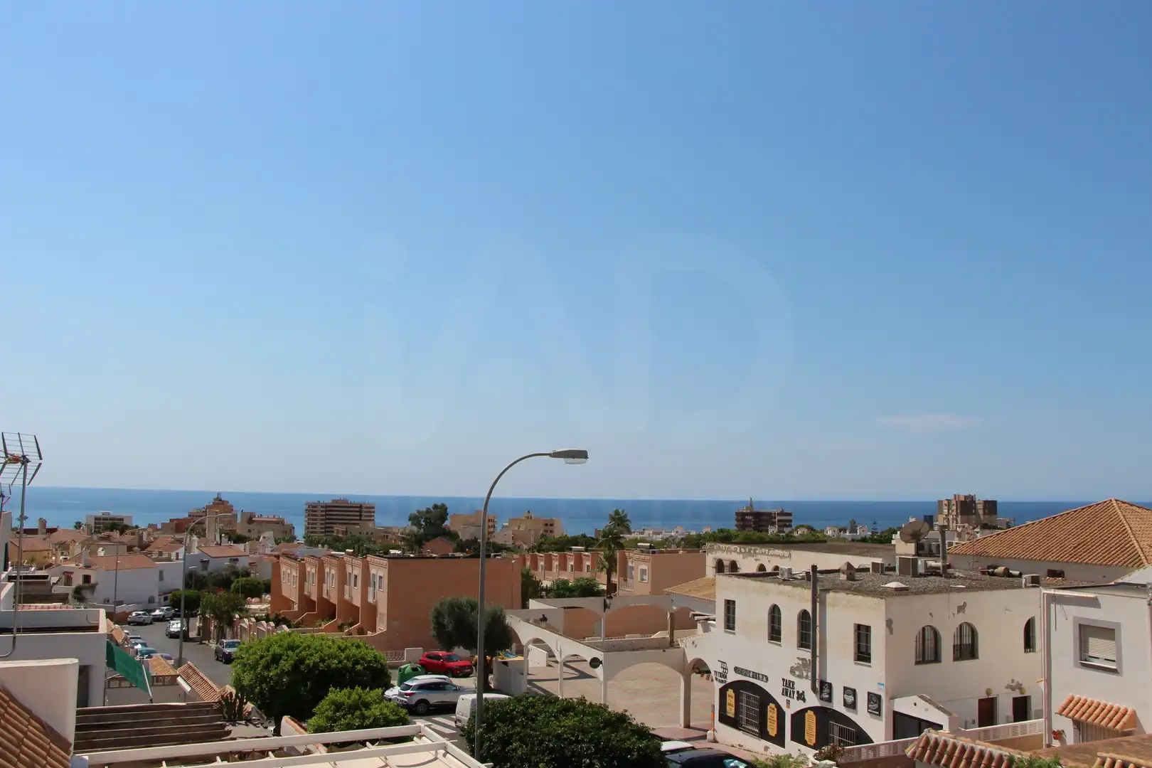 Vista exterior de Casa adosada en venda en Roquetas de Mar amb Terrassa i Piscina