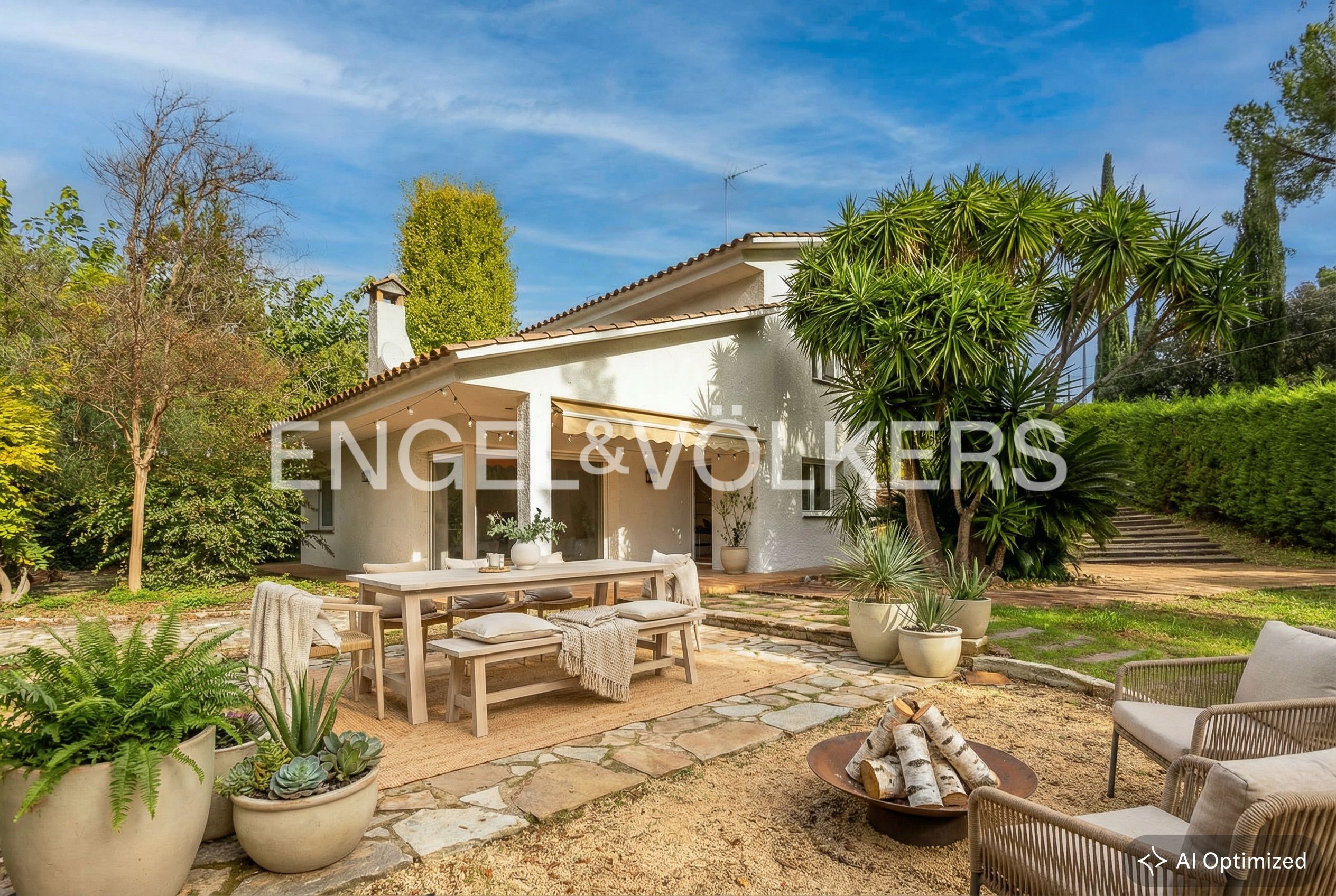 Vista exterior de Casa o xalet en venda en Cerdanyola del Vallès amb Calefacció, Jardí privat i Terrassa