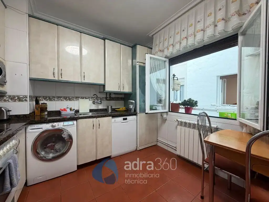 Cocina de Piso en venta en  Logroño con Calefacción y Trastero