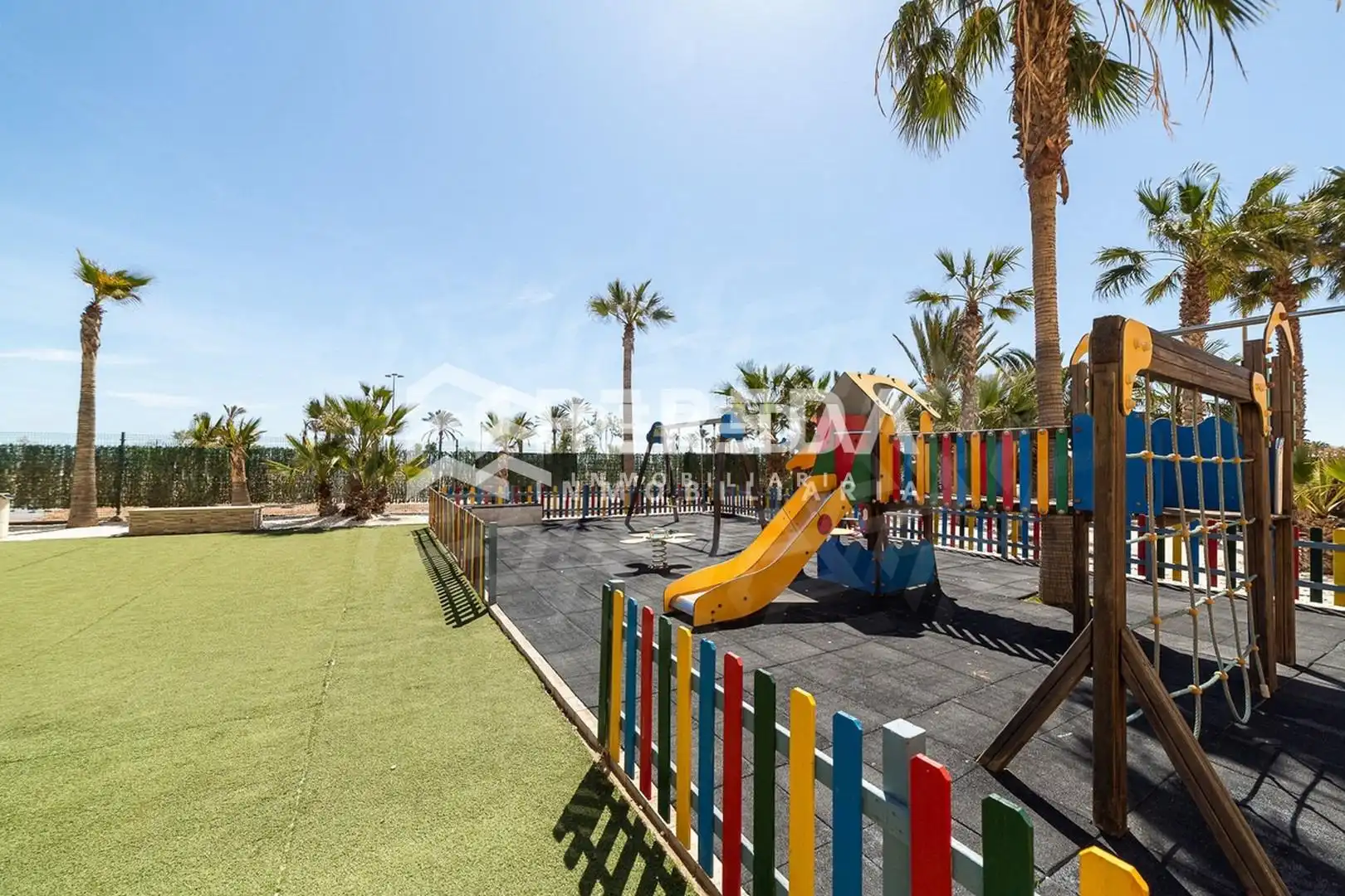 Außenansicht von Dachboden zum Verkauf in Roquetas de Mar mit Terrasse und Gemeinschaftspool
