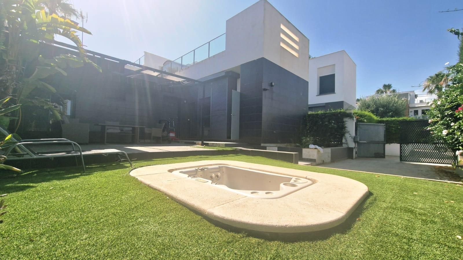 Jardí de Casa o xalet en venda en Algorfa amb Aire condicionat, Terrassa i Jacuzzi