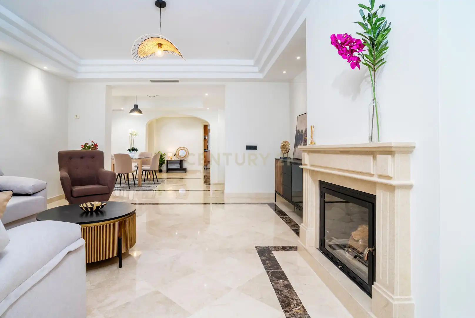Wohnzimmer von Wohnungen zum Verkauf in Marbella mit Klimaanlage, Privatgarten und Ofen