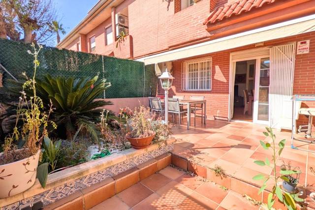 Casa-chalet en Venta en Calle OSA MENOR en El Puntal