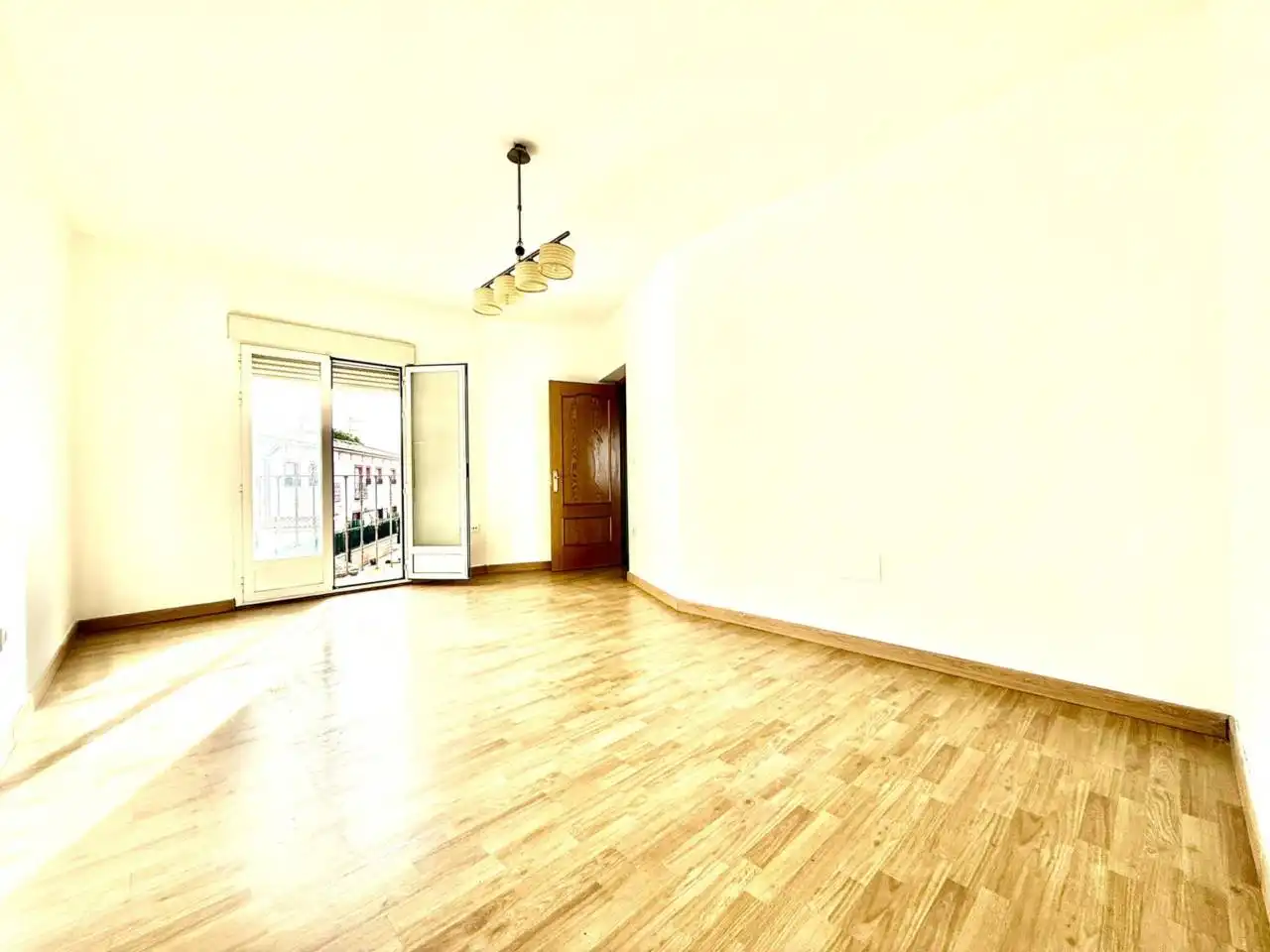 Habitación de Casa adosada en venta en Miguel Esteban con Alarma y Piscina comunitaria