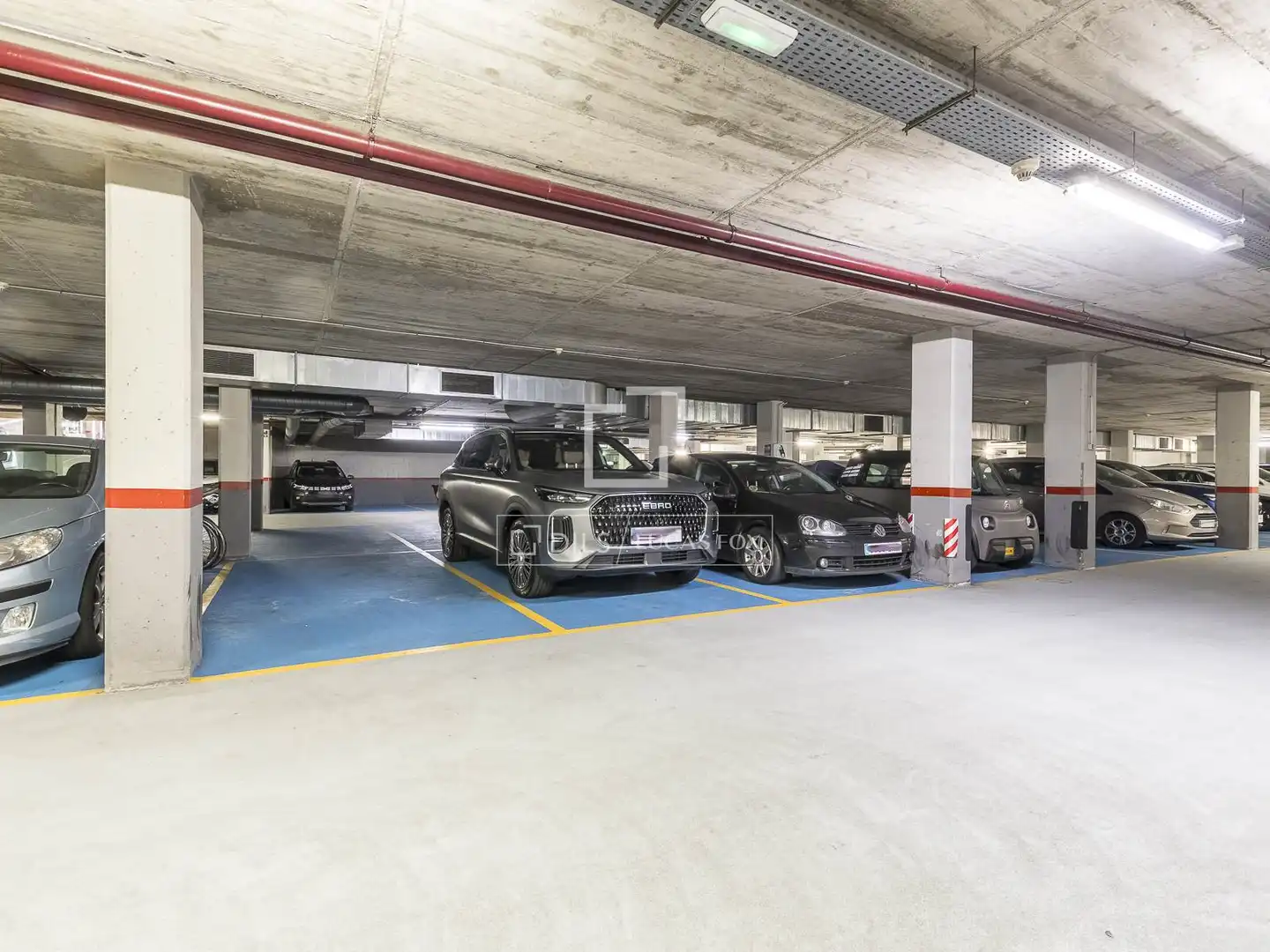 Parkplatz von Wohnung zum Verkauf in Barcelona mit Klimaanlage, Heizung und Privatgarten