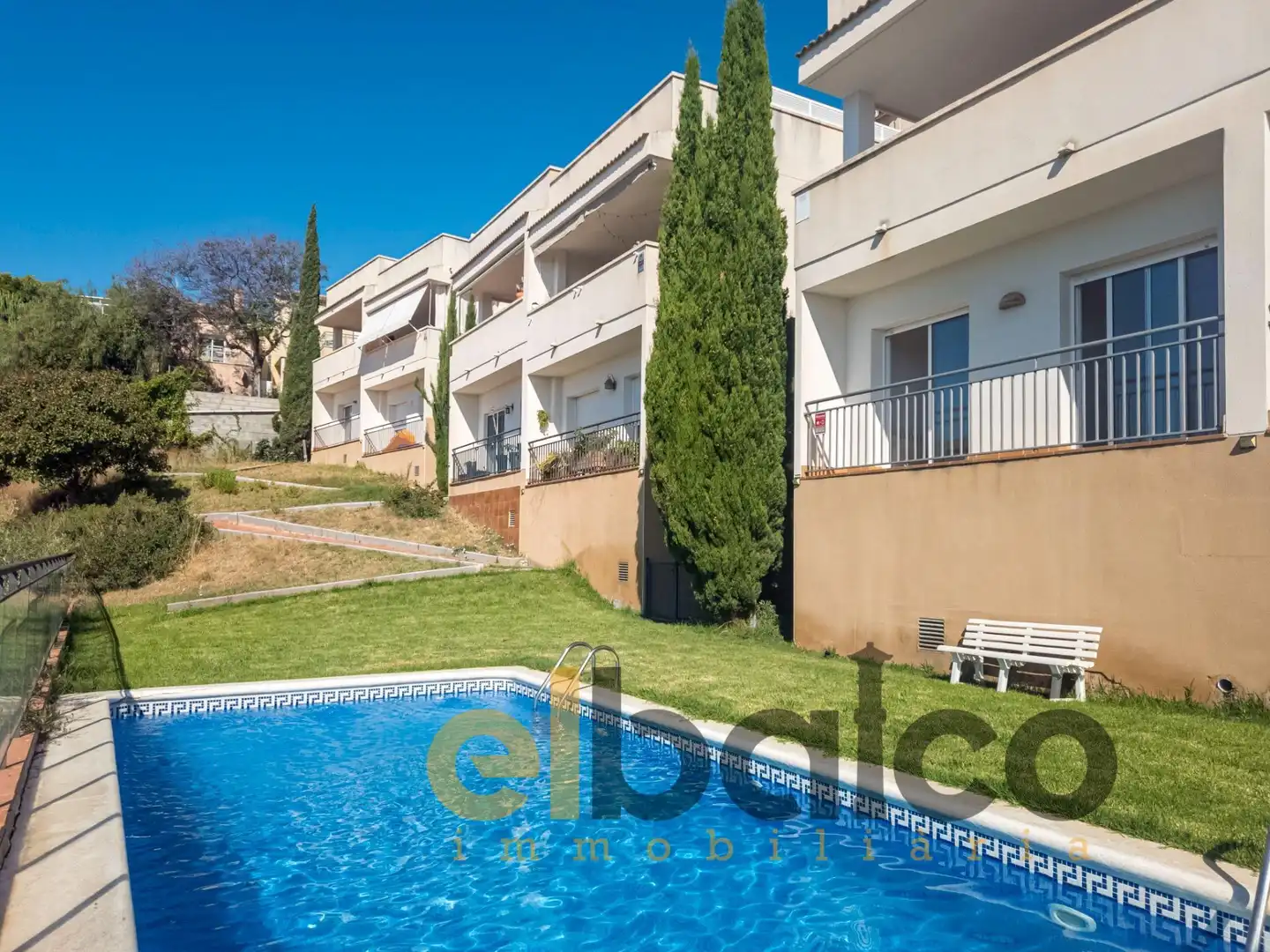 Vista exterior de Casa adosada en venda en Calafell amb Calefacció, Jardí privat i Parquet