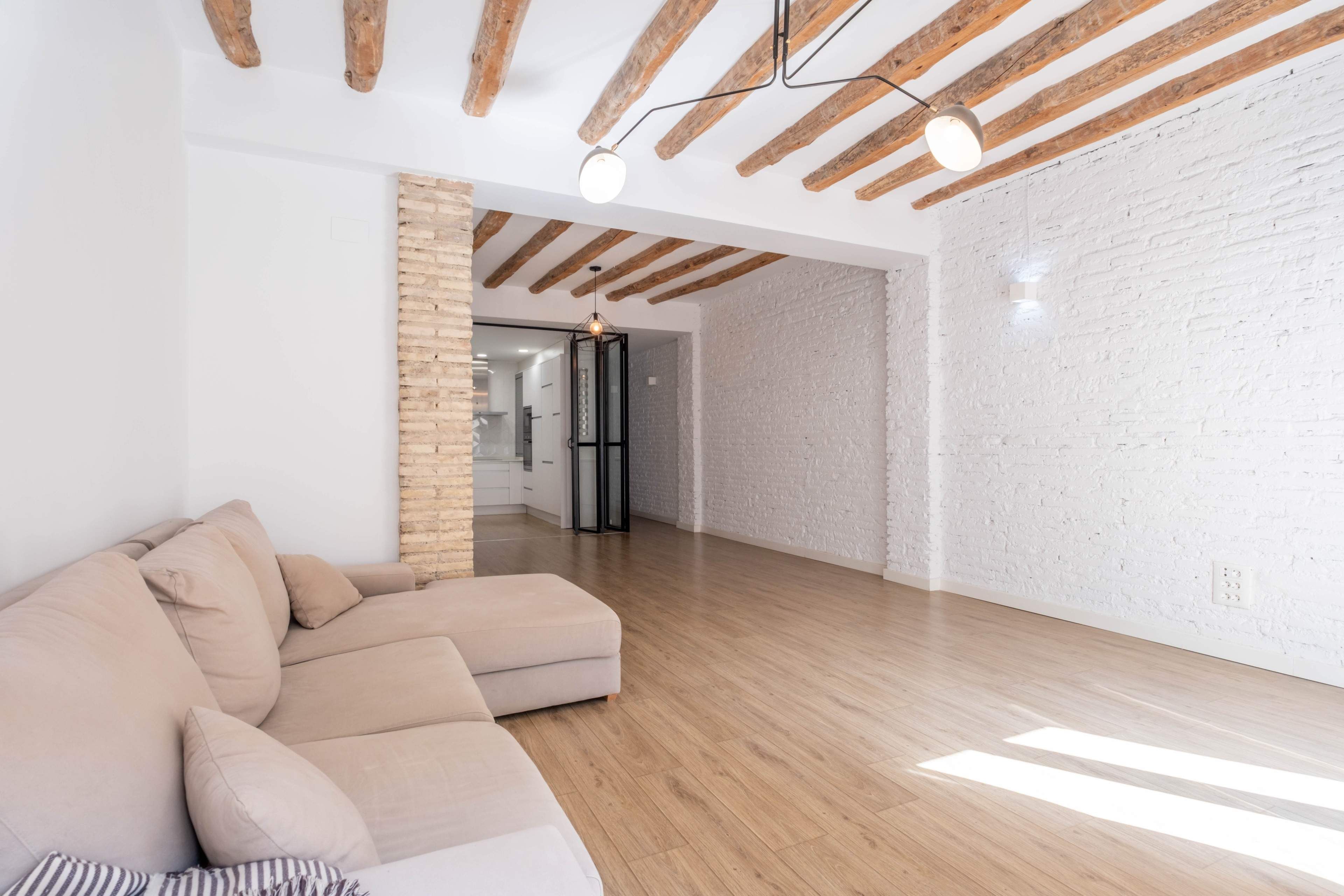 Sala d'estar de Pis de lloguer en  Zaragoza Capital amb Calefacció i Balcó