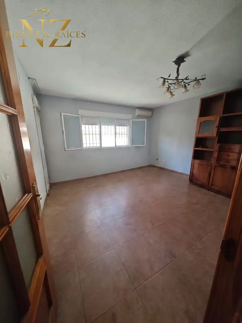 Dormitori de Casa o xalet en venda en Yuncos amb Aire condicionat, Calefacció i Jardí privat