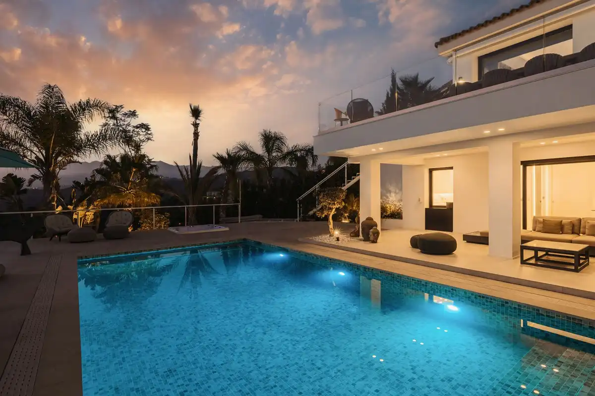 Piscina de Casa o xalet en venda en Marbella amb Aire condicionat, Jardí privat i Terrassa