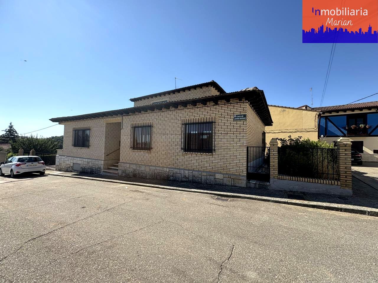 Vista exterior de Casa o xalet en venda en Aranda de Duero amb Calefacció, Jardí privat i Terrassa