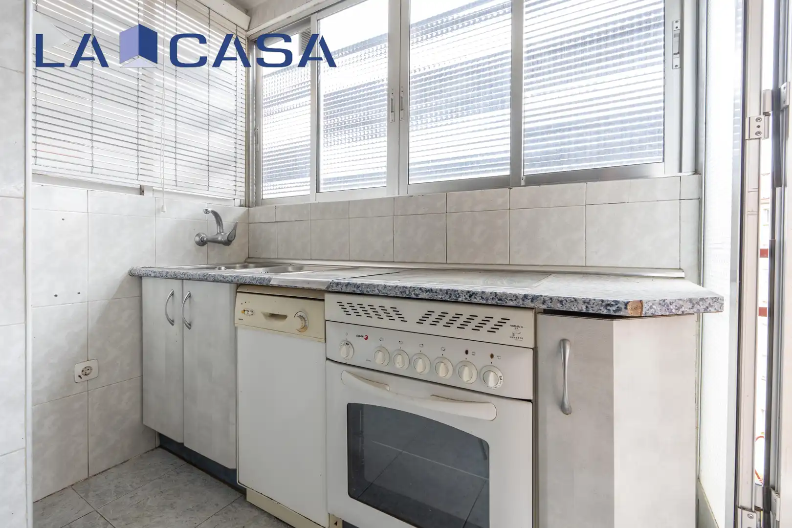 Cocina de Piso en venta en Madrid con Calefacción y Terraza
