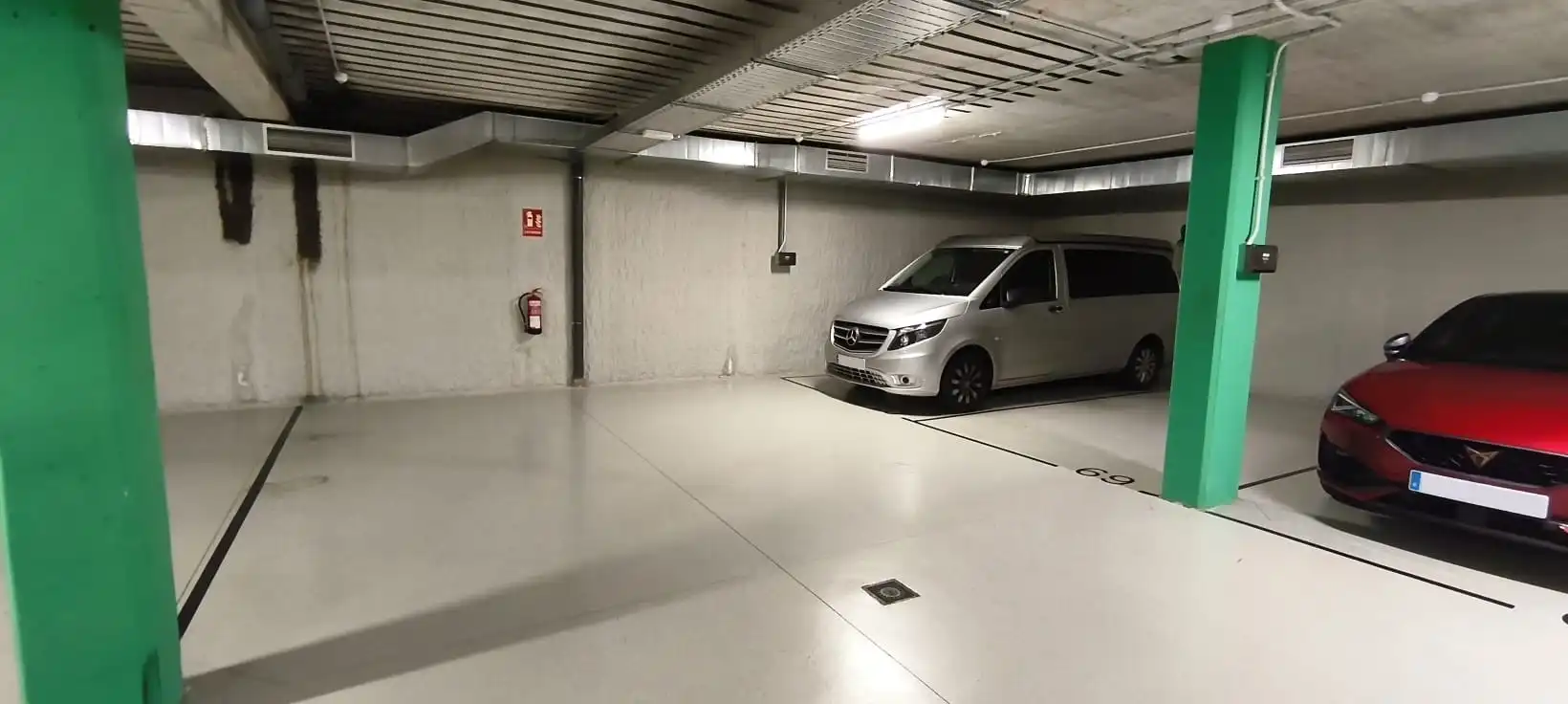 Parkplatz von Wohnung zum Verkauf in L'Hospitalet de Llobregat mit Klimaanlage, Heizung und Parkett