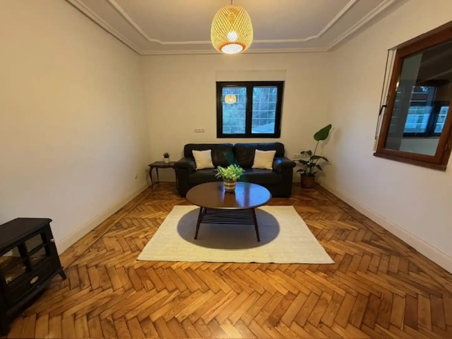Sala d'estar de Casa o xalet en venda en Llanes amb Jardí privat, Terrassa i Piscina