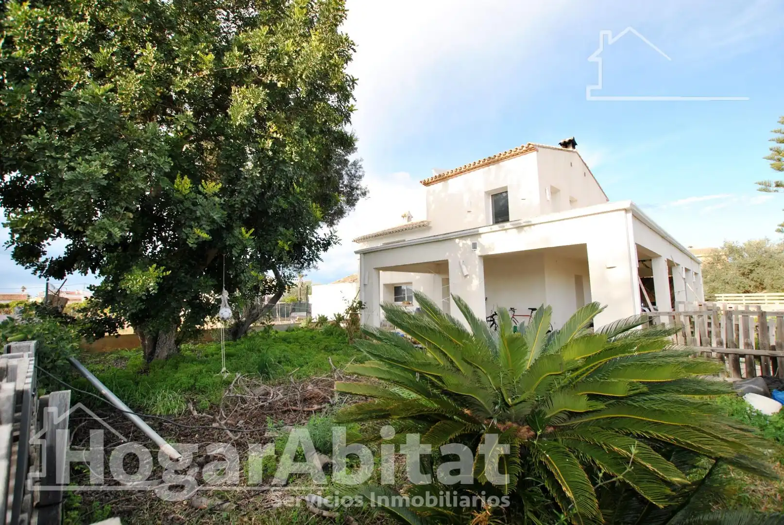 Vista exterior de Casa o xalet en venda en Oliva amb Aire condicionat, Jardí privat i Terrassa