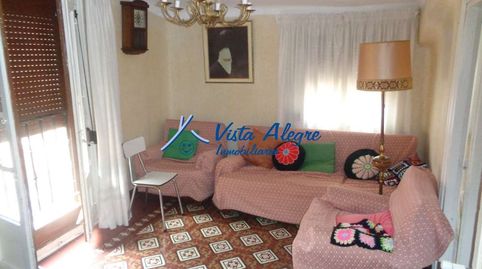 2651 PISO DE 3 HABITACIONES Y 1 BAÑO CON LOCAL Y CALADO EN PLANTA BAJA