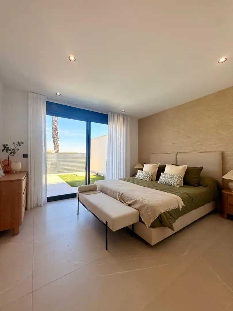 Casa o xalet en venda a Calle Torrevieja, San Agustín