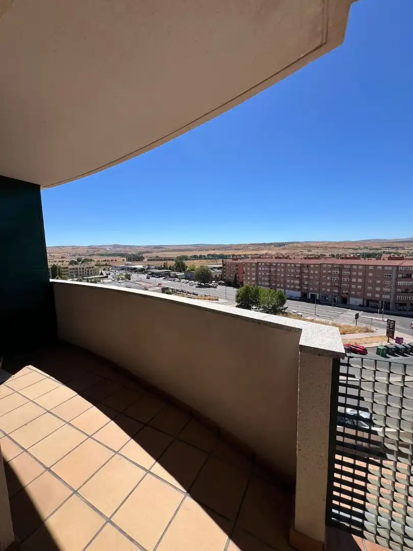 Außenansicht von Wohnung zum Verkauf in Ávila mit Terrasse und Abstellraum