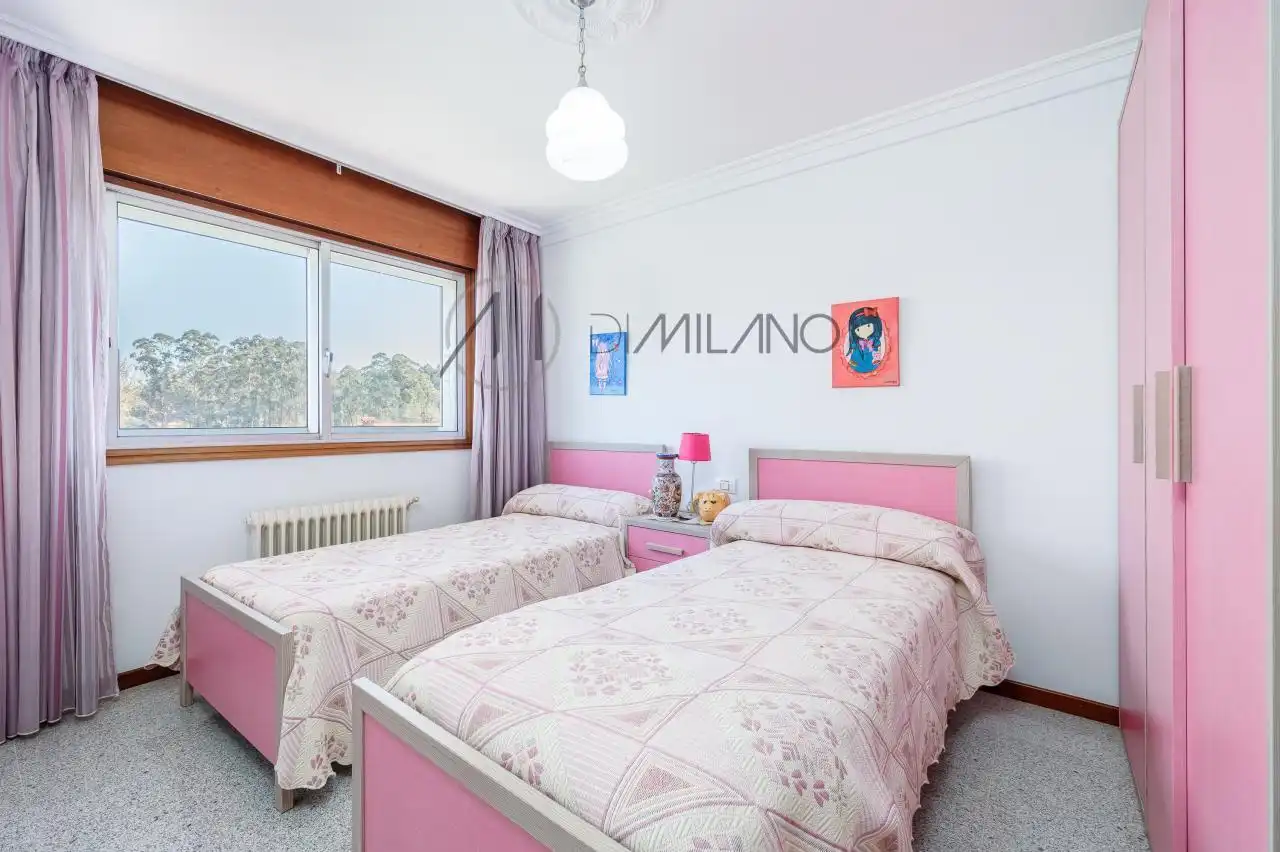 Habitación de Casa o chalet en venta en Vigo  con Calefacción, Jardín privado y Parquet