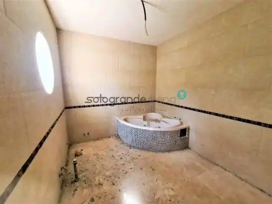 Bathroom of Country homes for sale in Sotogrande  with Heating, Private garden and Swimming Pool