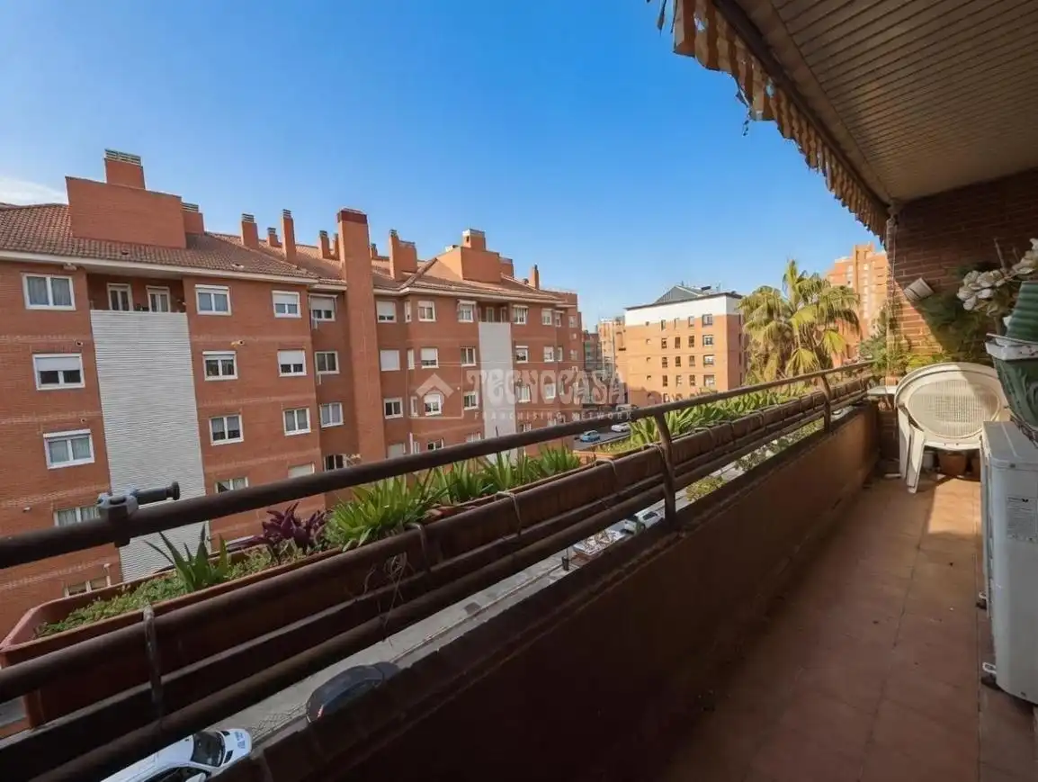 Vista exterior de Pis en venda en Madrid amb Aire condicionat, Parquet i Terrassa
