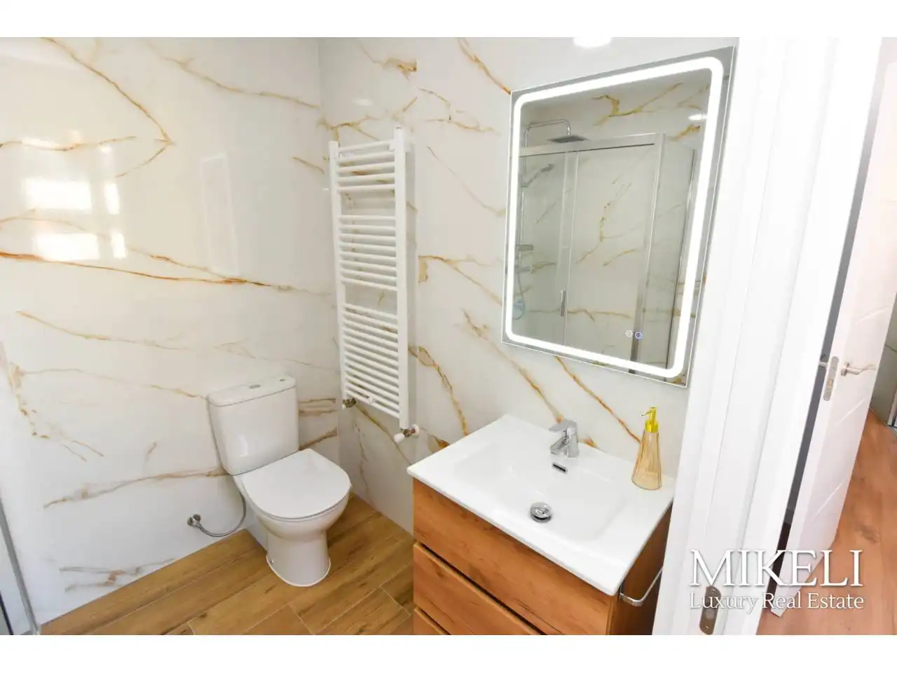Bathroom of Flat for rent in Valdenoja