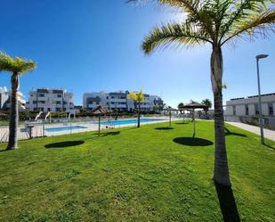 Vista exterior de Apartament de lloguer en Casares amb Aire condicionat, Terrassa i Piscina