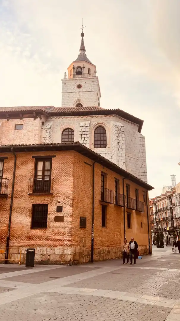 Außenansicht von Wohnung zum Verkauf in Valladolid mit Heizung, Parkett und Terrasse
