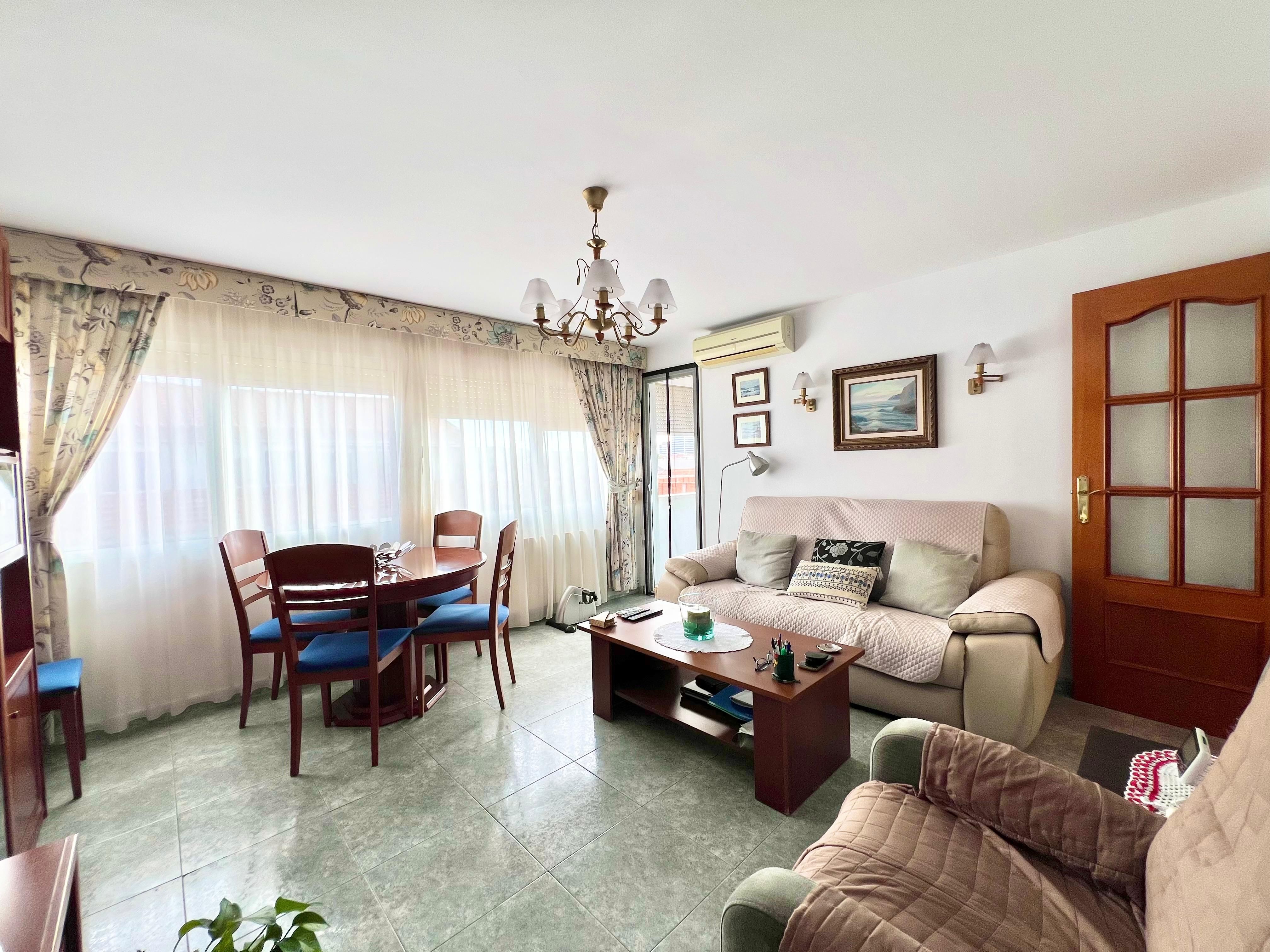 Living room of Flat for sale in L'Hospitalet de Llobregat