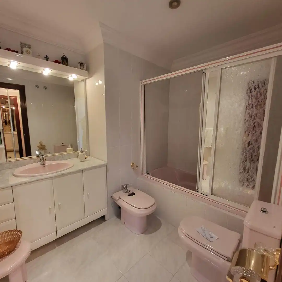 Baño de Piso en venta en Basauri  con Calefacción, Terraza y Trastero