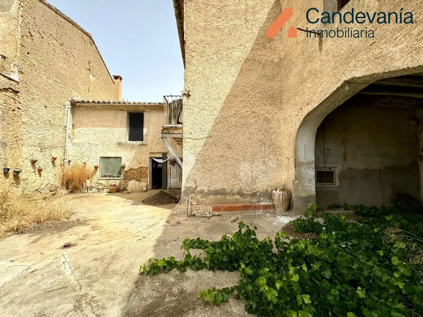 Außenansicht von Country house zum Verkauf in San Mateo de Gállego mit Heizung und Privatgarten