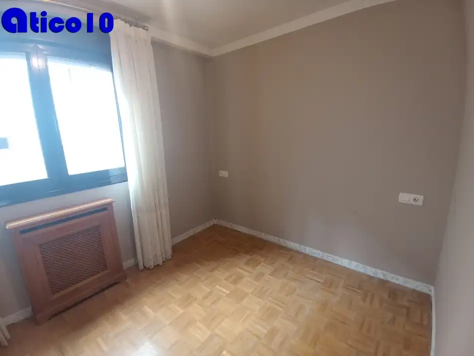 Flat for sale in Calle Doctor Antonio Bascarán Asúnsolo, Cerdeño - El Palais - Mercadín