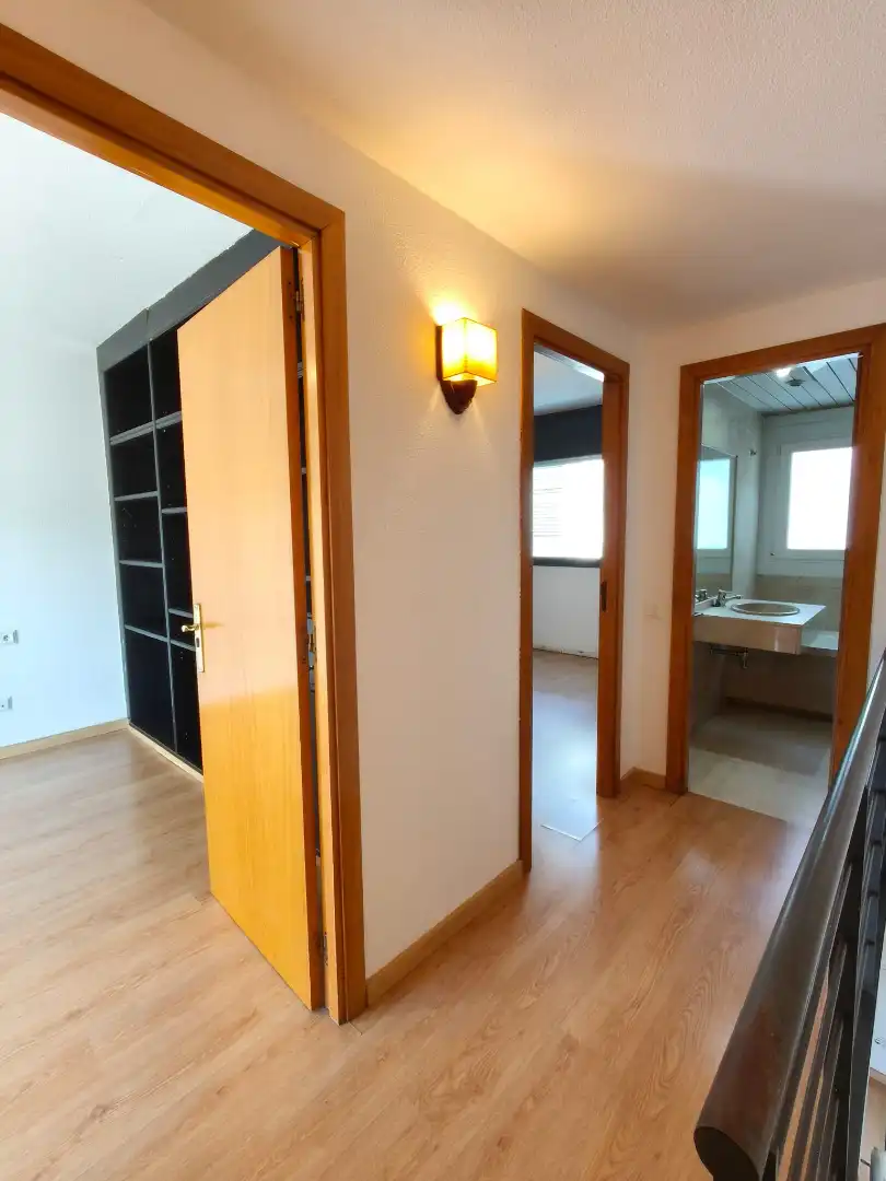 Maisonette zum Verkauf in Barcelona mit Klimaanlage, Heizung und Parkett
