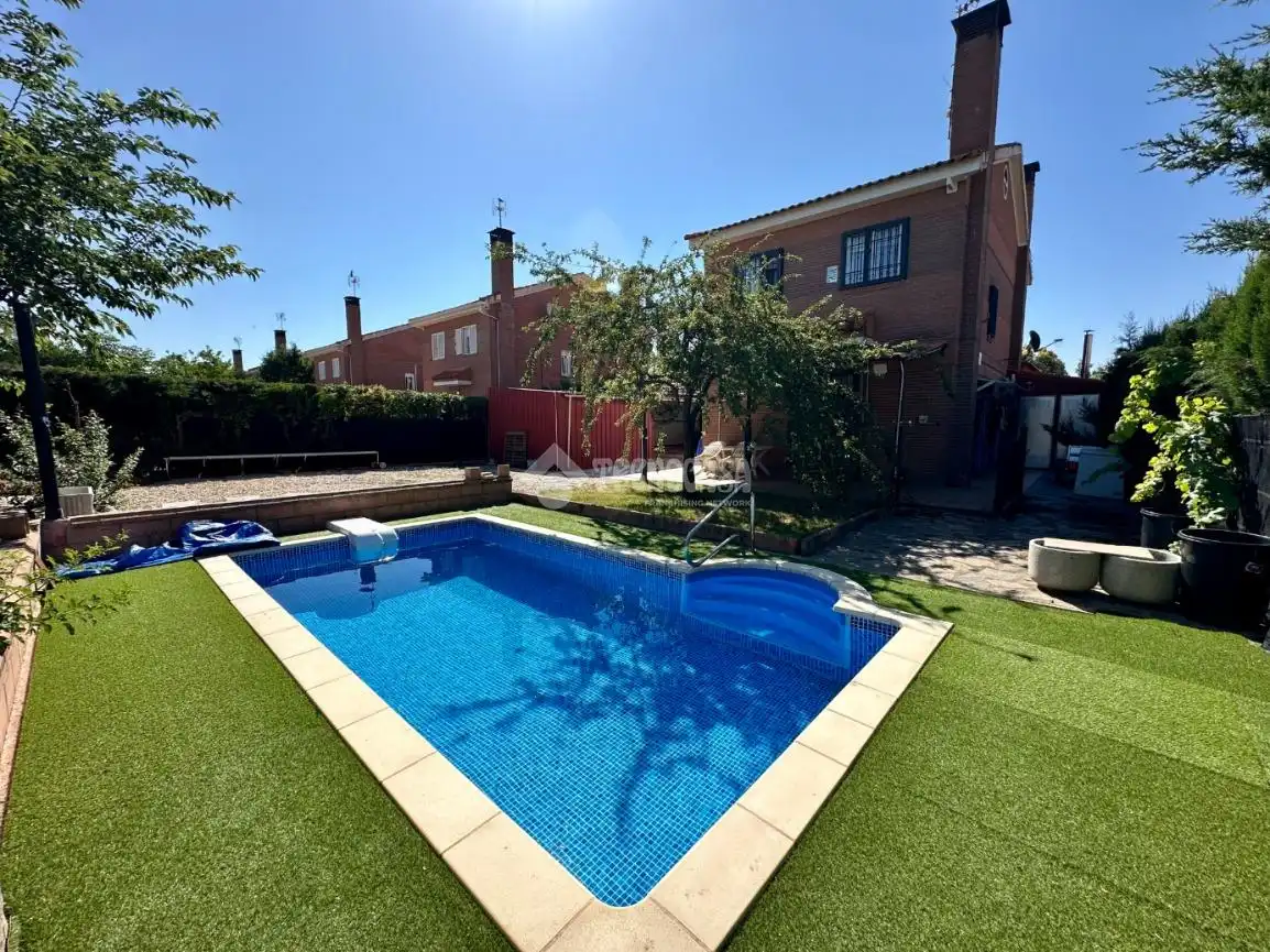 Piscina de Casa o xalet en venda en Pioz amb Aire condicionat