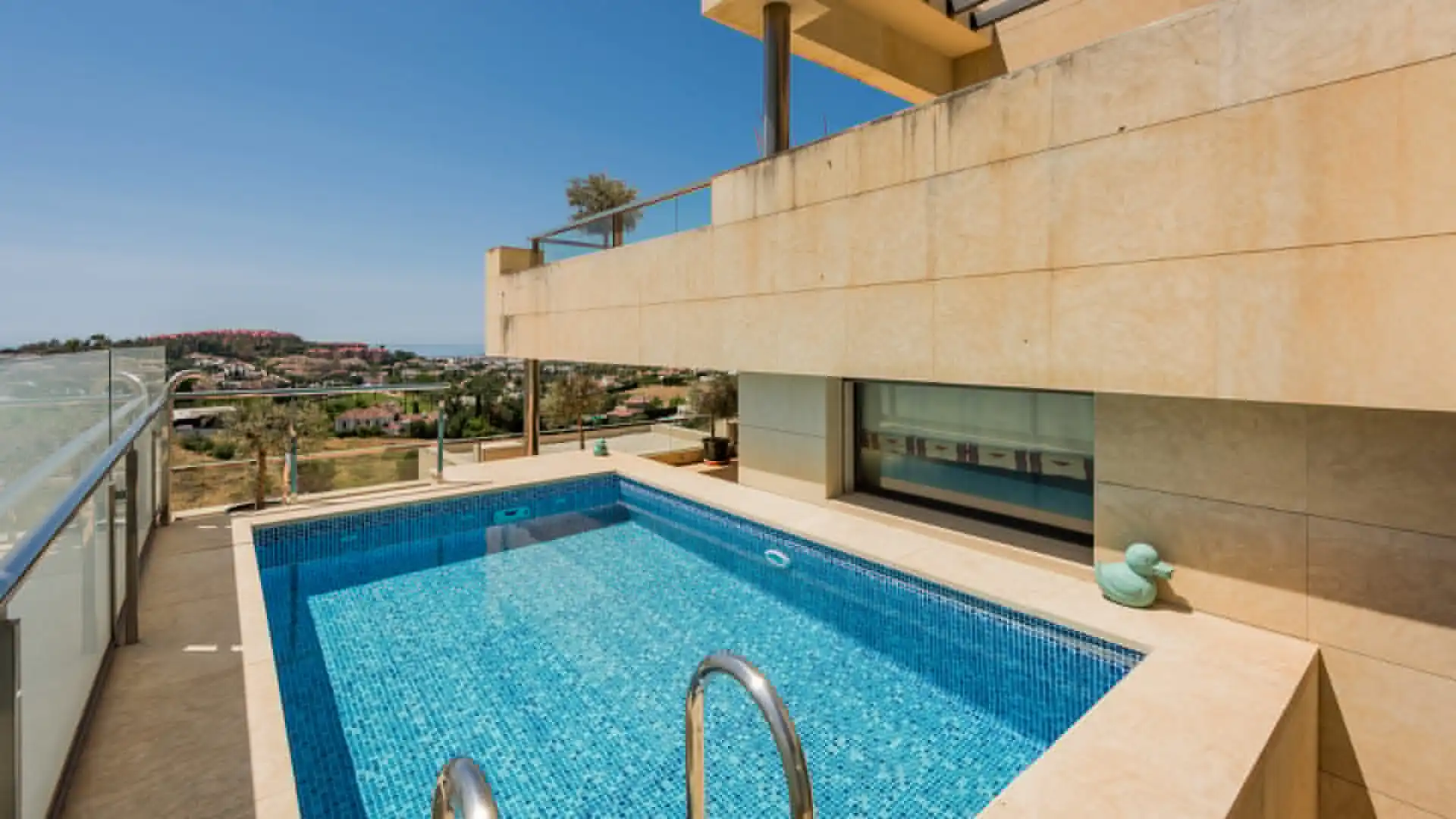 Àtic amb piscina en venda a Nueva Andalucía