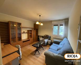 Sala d'estar de Pis en venda en Vitoria - Gasteiz amb Calefacció, Terrassa i Moblat