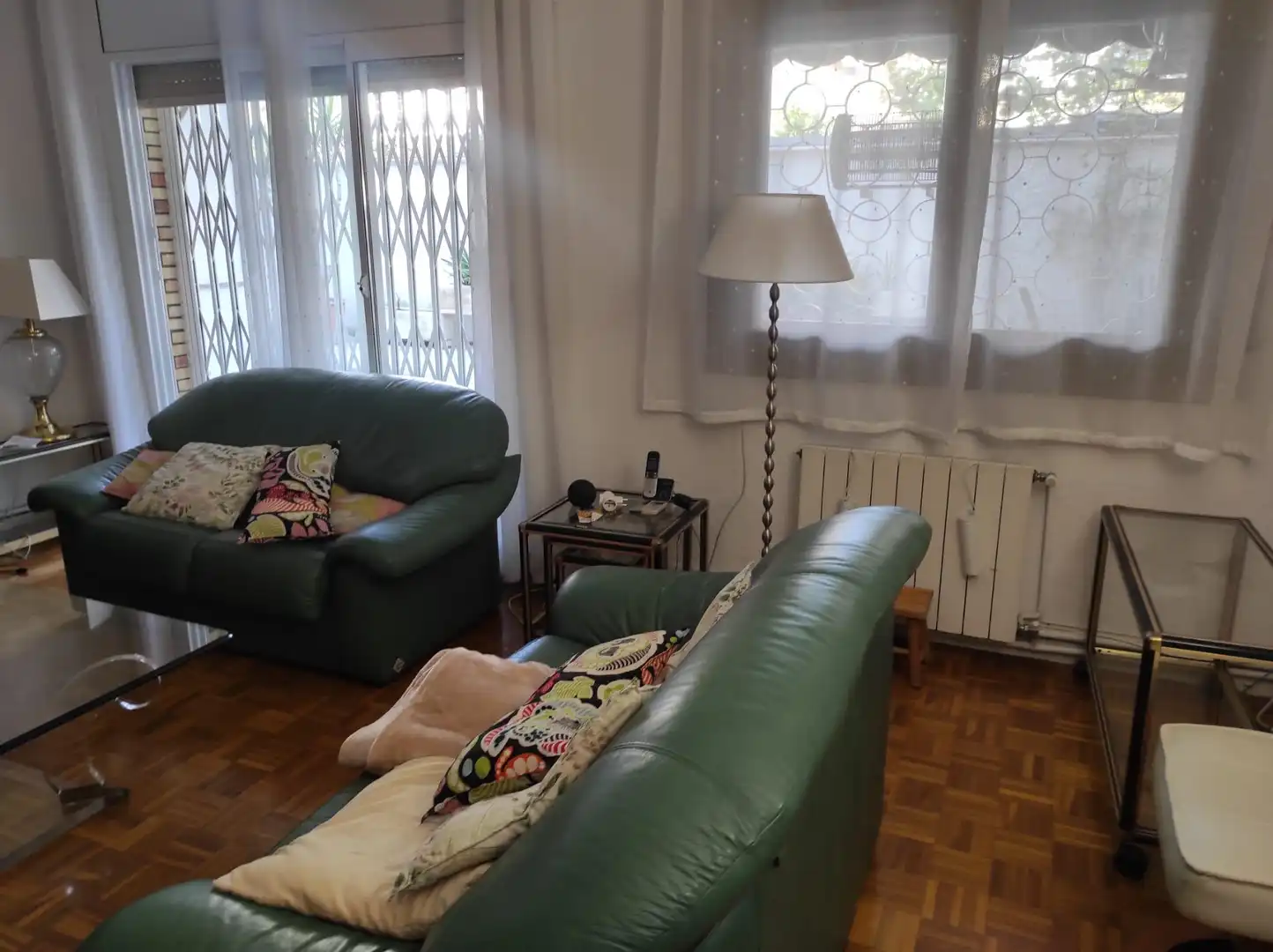Living room of Ground floor for sale in Esplugues de Llobregat  with Air Conditioner, Heating and Parquet flooring