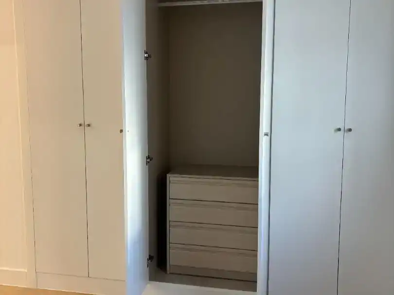 Schlafzimmer von Wohnung zur Miete in  Sevilla Capital mit Klimaanlage und Schwimmbad