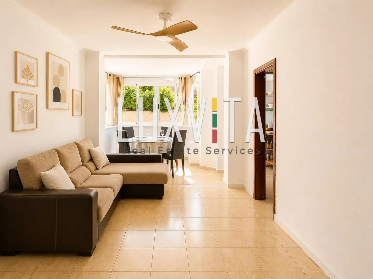 Sala de estar de Apartamento en venta en Adeje con Amueblado y Piscina comunitaria